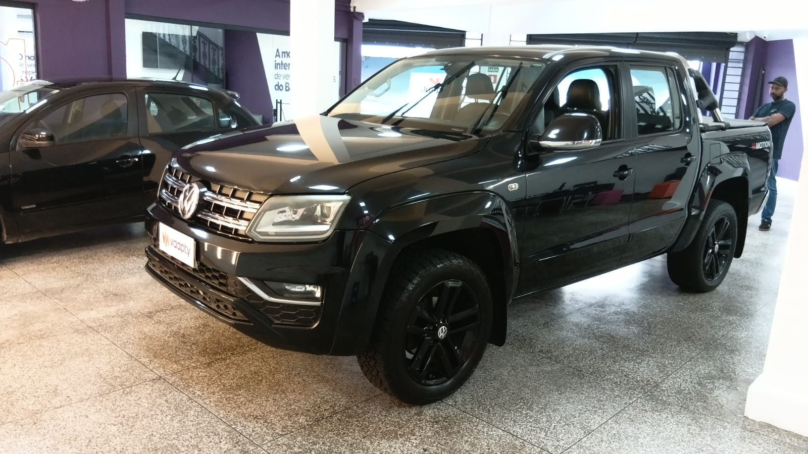 Veículo em destaque no showroom da Roda Fácil